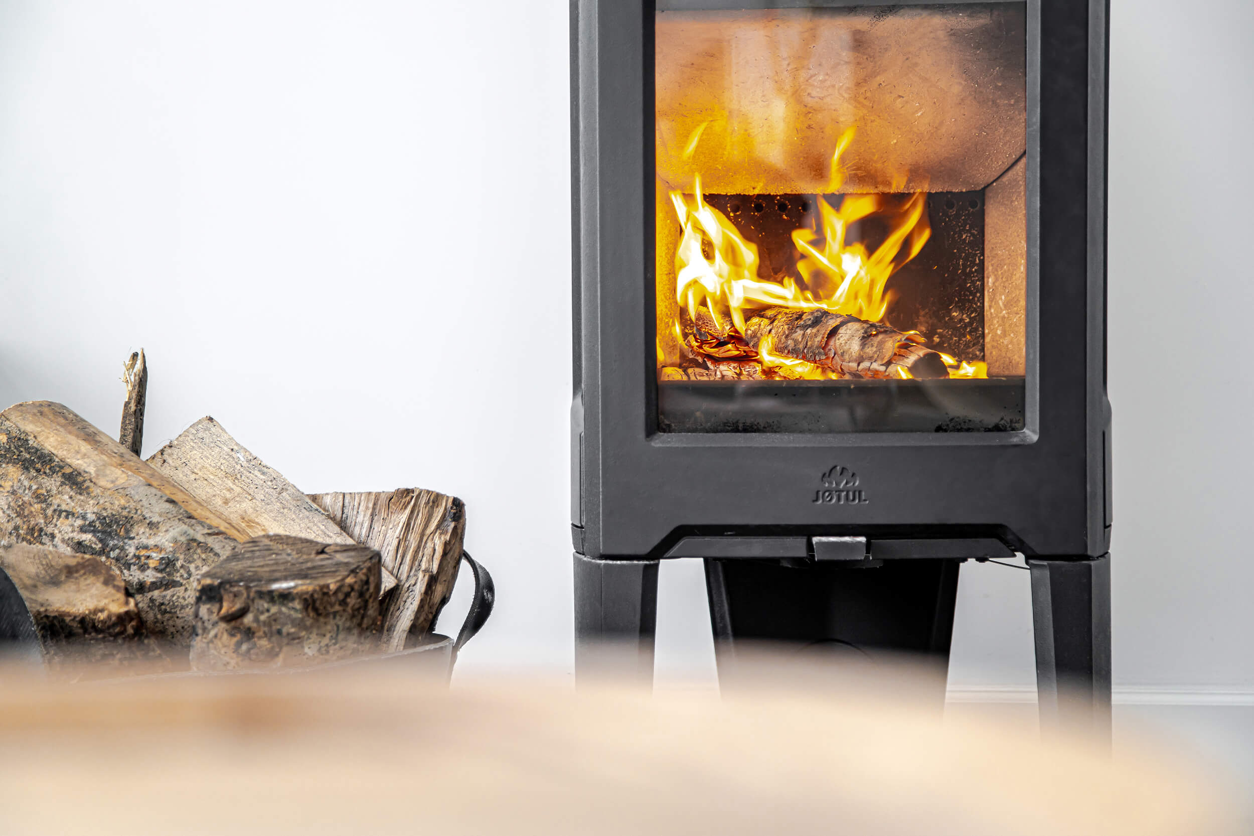 Firewood consumption reduced by half with a new fireplace! | Jotul