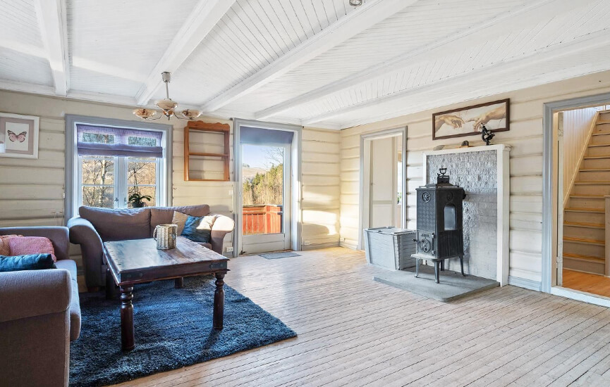 Old wood stove Jøtul 606 in an older log house