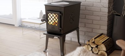 Jøtul F 602 ECO small wood stove with hob in modern living room