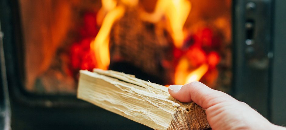 Start a fire. Photo.