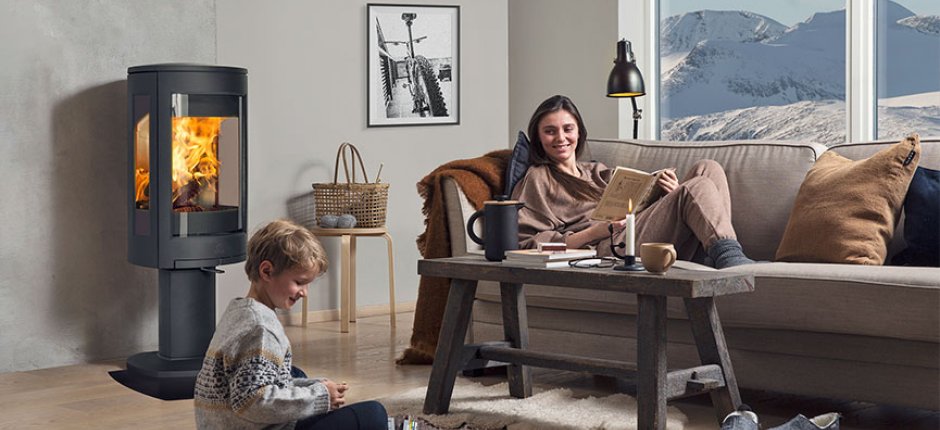 Jøtul f 373 Advance in livingroom. Photo.