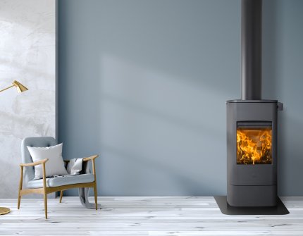 Jøtul F 232 black wood burning stove in front of a blue wall