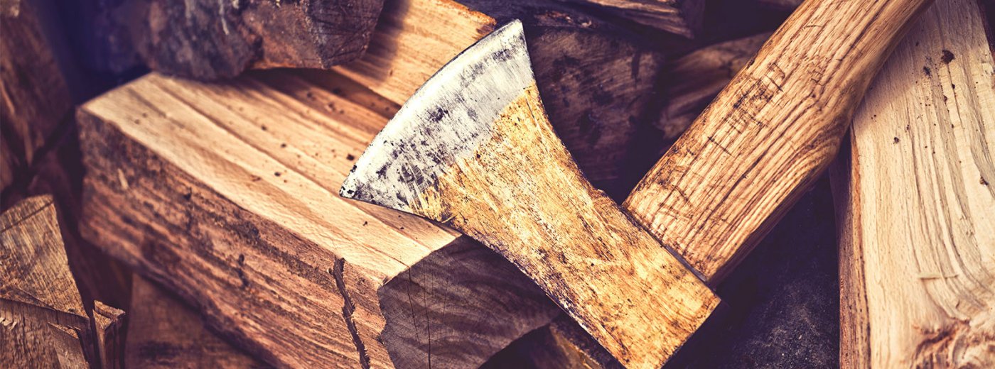 Wood and ax. Photo.