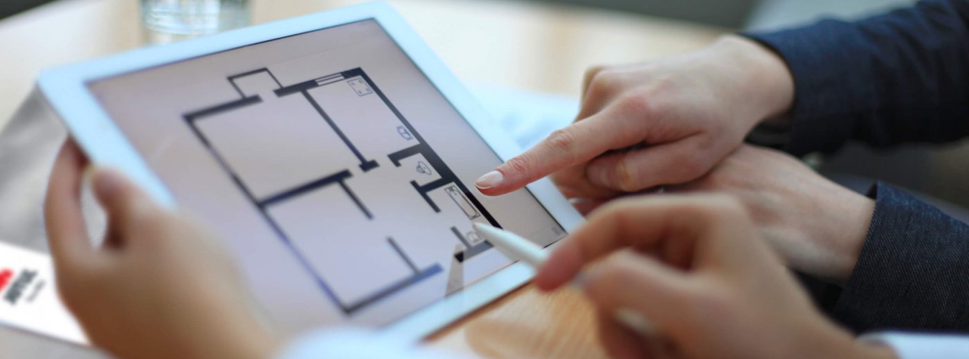 Hands pointing at iPad with Jøtul catalog 