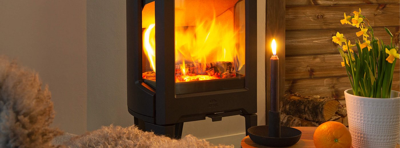 Jøtul F 163 black wood burning stove with Easter decor