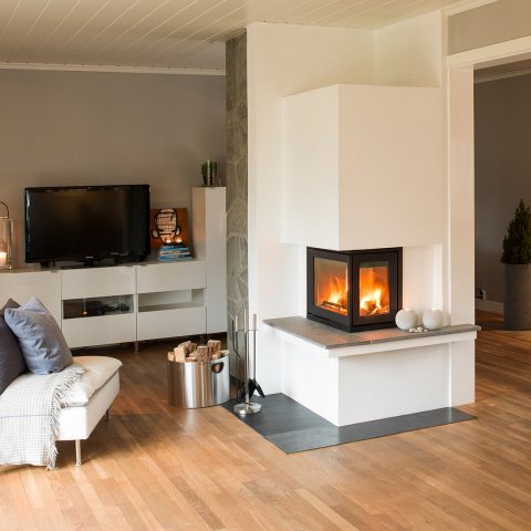 White surround the the wood insert Jøtul I 520 FR in a living room.